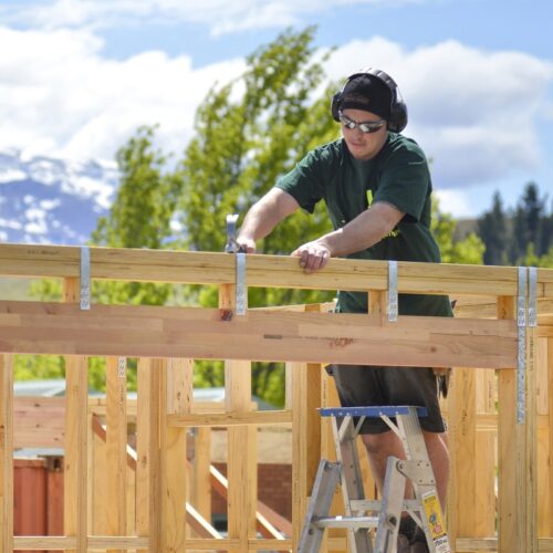 Resident Builder Peter Wolfkamp interviews Gordie Wilmshurst on J-Frame supply across New Zealand